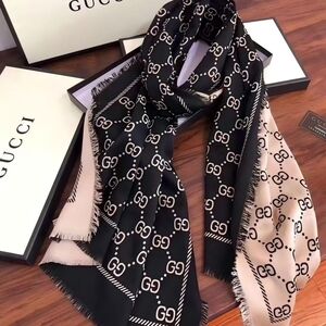 <AUTHENTIC>Gucci Scarf
